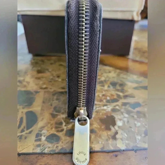 Louis Vuitton Damier Ebene zip around wallet - Picture 4 of 7